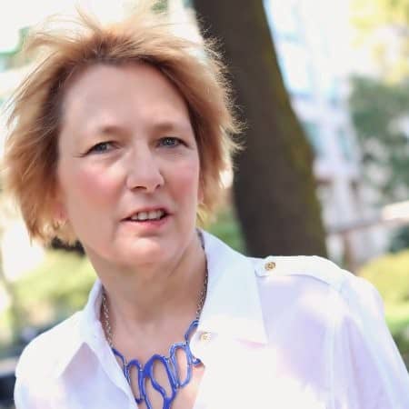 Elizabeth-Strauss-57